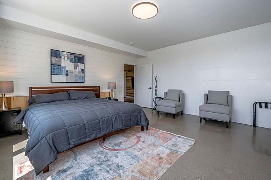 Huronia Luxury Lakefront Views & Game Room!