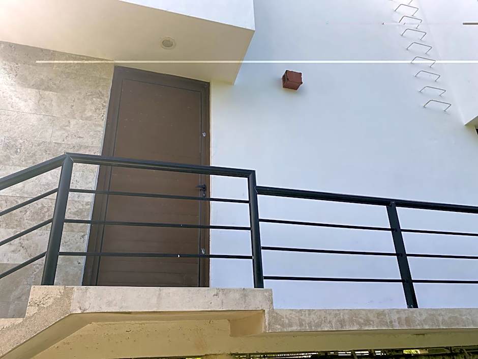 Escape to Paradise, Minimalist 4-BR Beachfront, 300 Mbps with amazing views