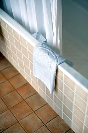 Double room with connecting door