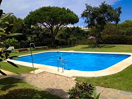 Beautiful Holiday Apartment 2 Bedroom Beach and Pool Malaga Marbella Calahonda Royale Mijas Costa Spain