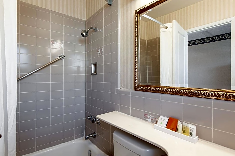Studio City Court Yard Hotel