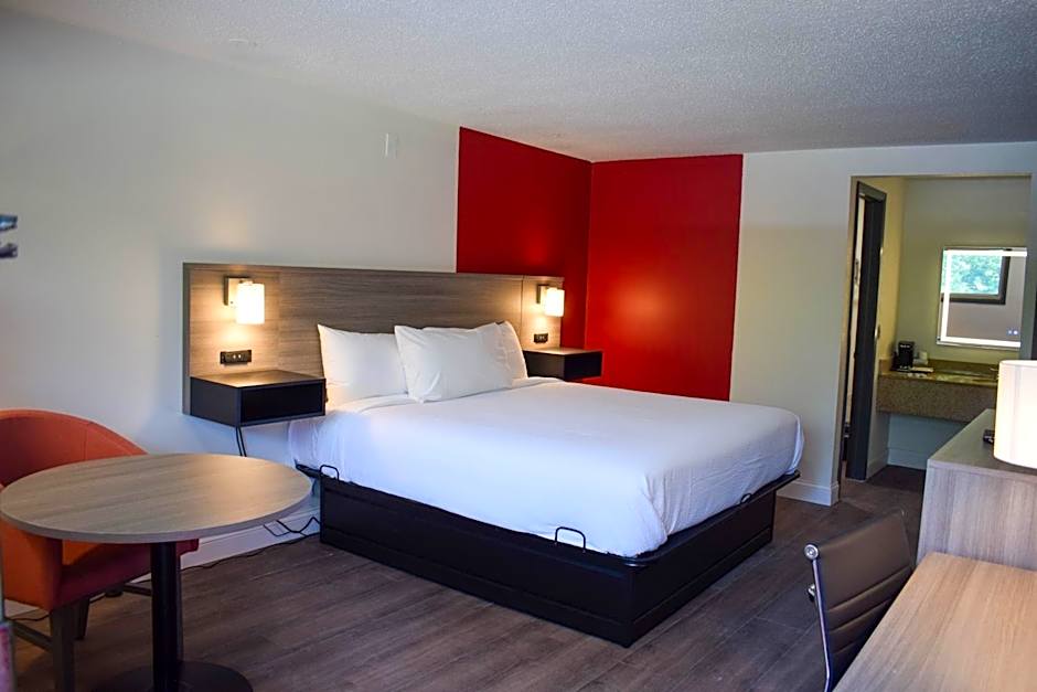 Ramada by Wyndham Cleveland Airport West