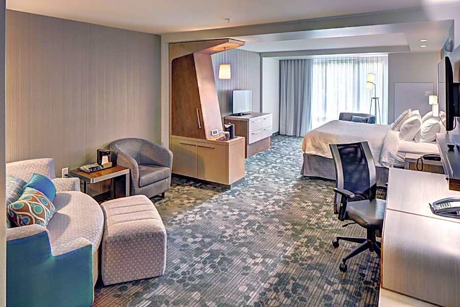 Courtyard by Marriott Appleton Riverfront