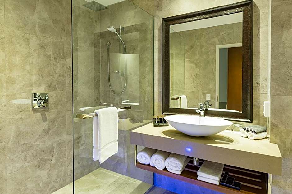 Distinction Christchurch Hotel