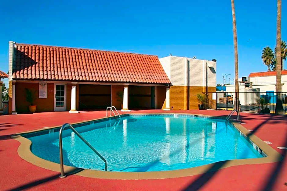 Studio 6 Suites Mesa AZ Near Downtown & Sloan Park