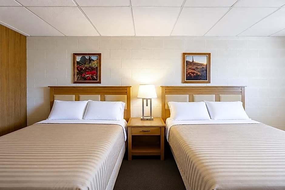 First Inn By OYO Quinter Hwy 70