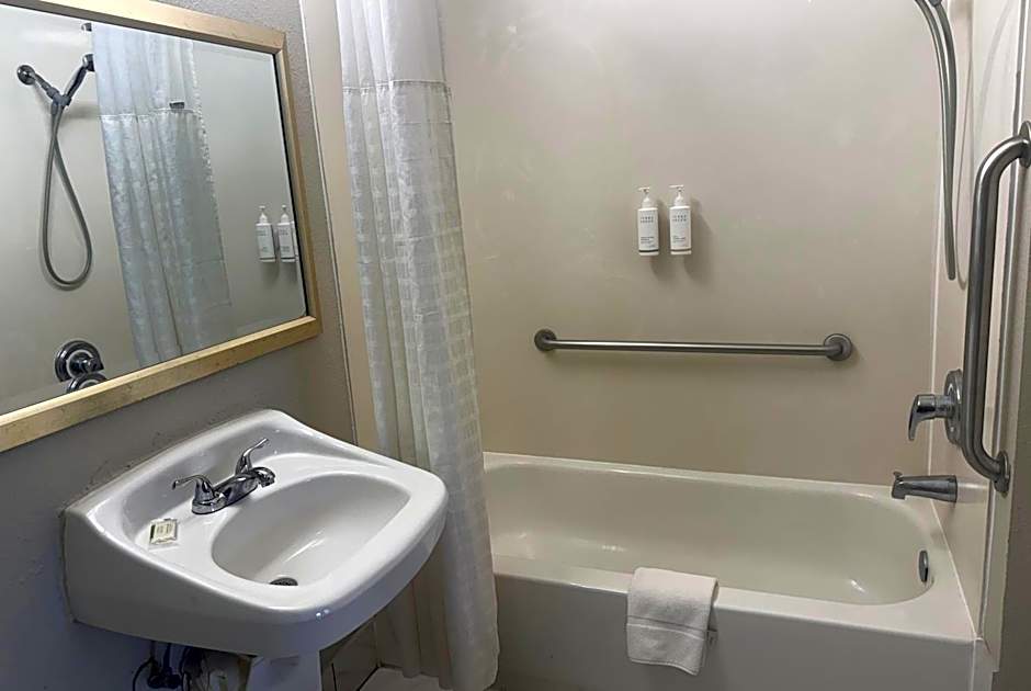 Days Inn by Wyndham Lake City I-10