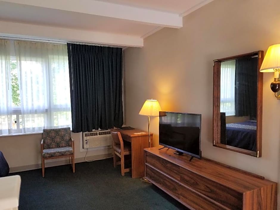 Travelodge by Wyndham Lake George NY
