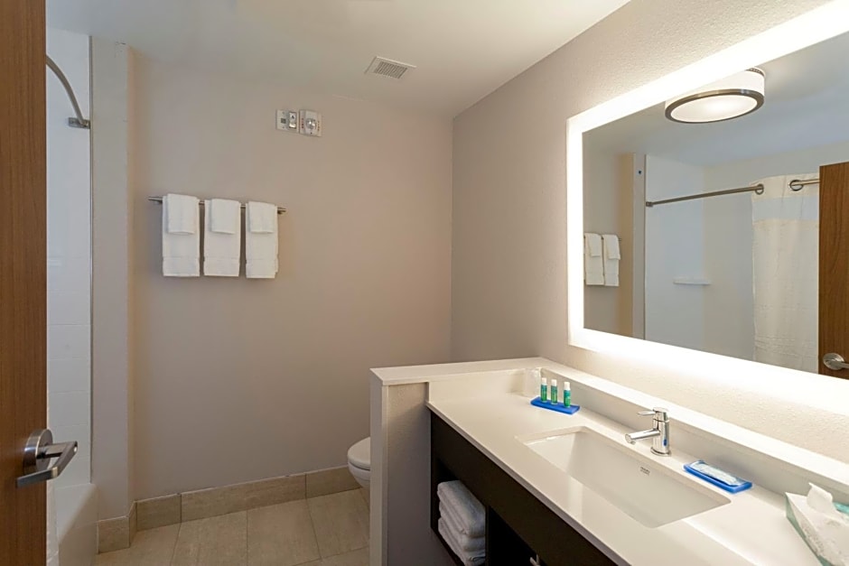 Holiday Inn Express and Suites Carlisle Southwest I-81 By IHG