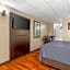 Econo Lodge Inn & Suites At The Conference Center