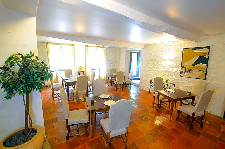 Logis Hôtels - Hôtel Restaurant du Midi