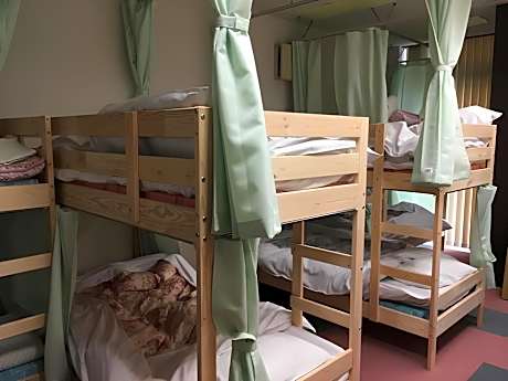 10 bed shared room