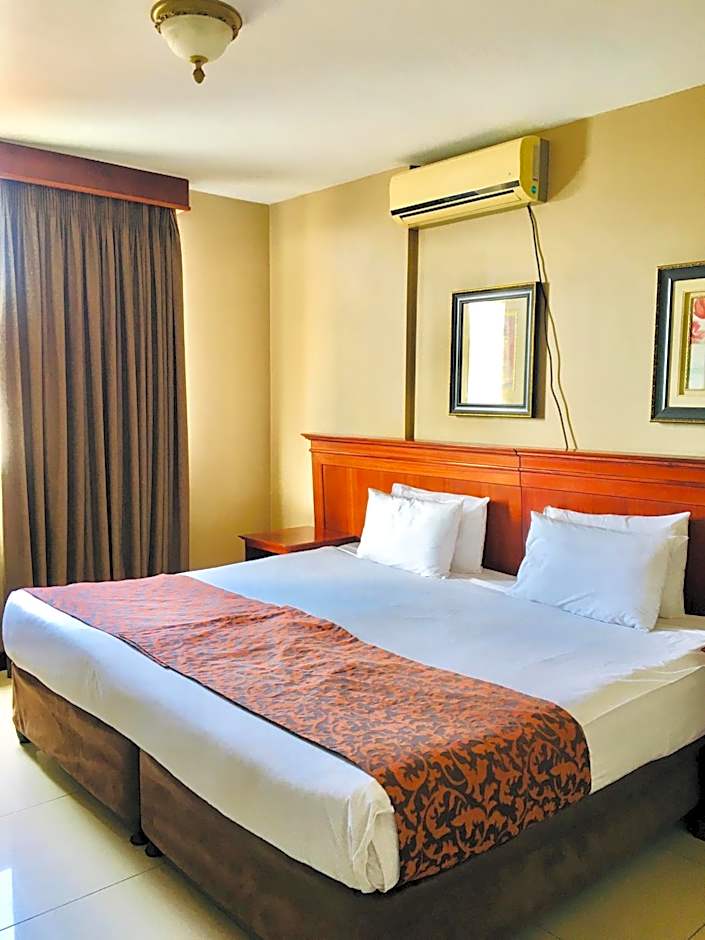 Emakhosini Hotel On East