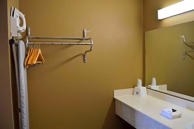 Americas Best Value Inn - Laredo