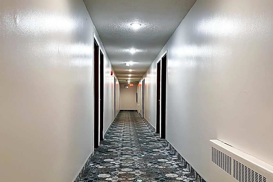 Econo Lodge Motel Village