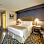 Monte Carlo Inns Oakville Suites