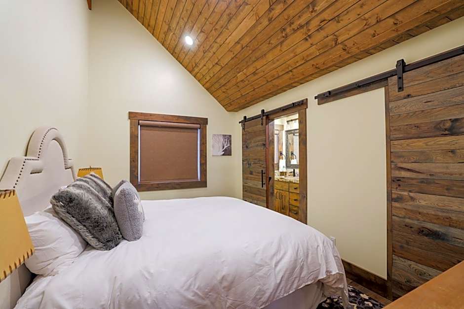 Yellowstone Crossing Lodge