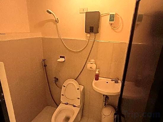 Jethro Hotel and Resto