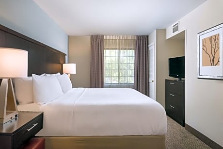 Queen Studio Suite - Hearing Accessible/Non-Smoking