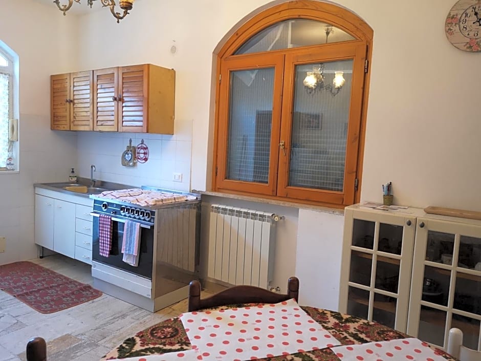 Ape Regina agriturismo 2 Montelarco