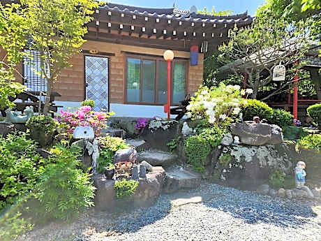 Hongcheon Yongho River Pension