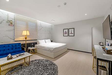 Standard Room - Comp Airport Shuttle upon request