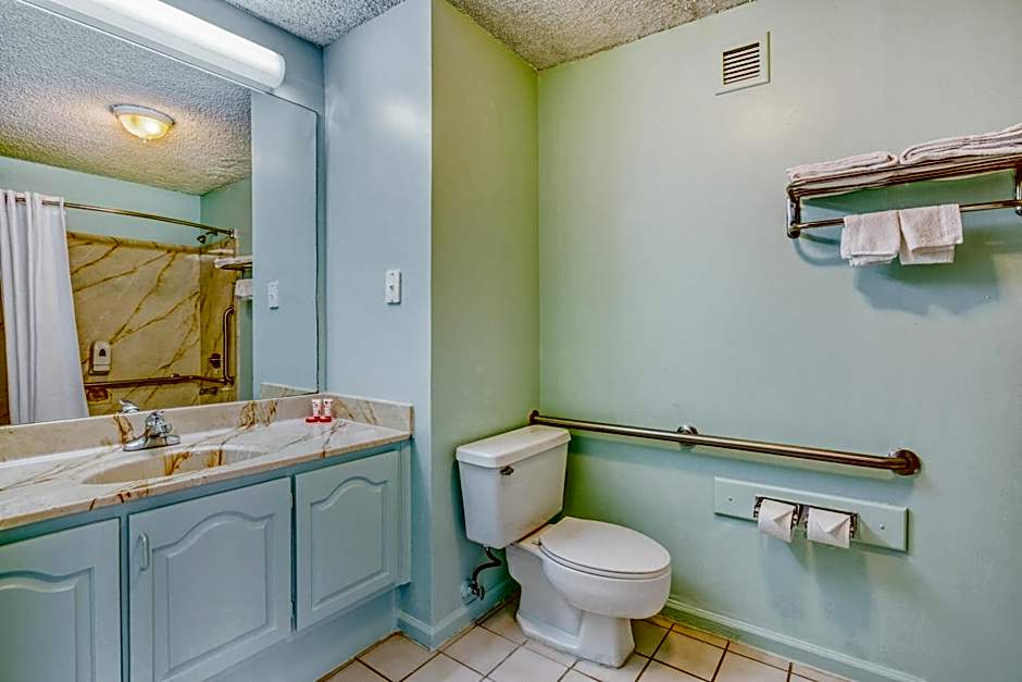 OYO Townhouse Tulsa Woodland Hills