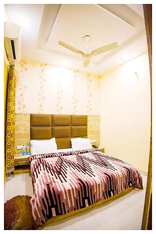 Goroomgo Shree Krishna Hotels Amritsar