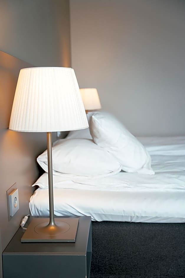 Wood Hotel by Frich's