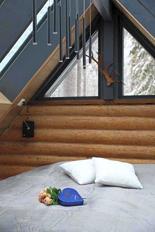 Rafi - The Village of Silence, Aurora Cabin 3