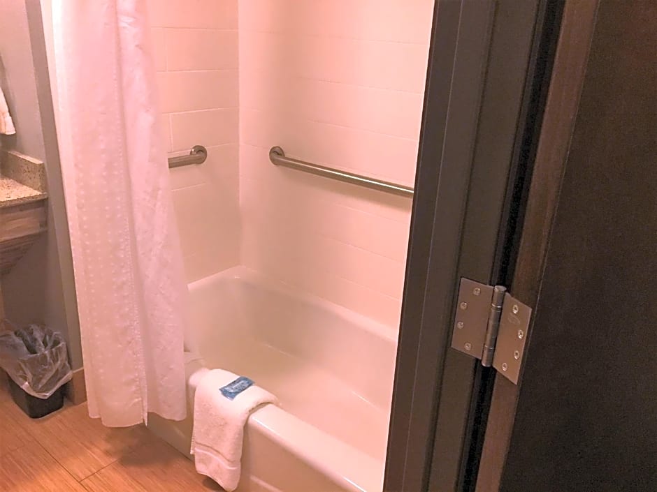 Holiday Inn Express & Suites Perry-National Fairground Area by IHG