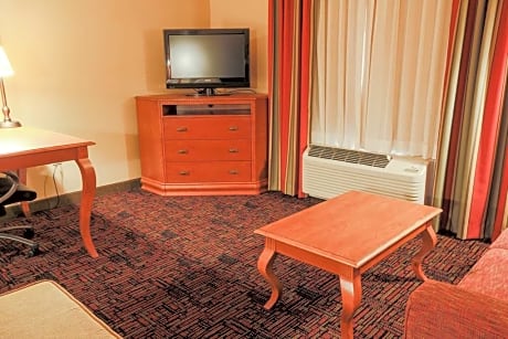 King Room with Accessible Tub - Mobility and Hearing Access/Non-Smoking