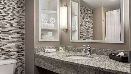 2 Queen Beds Standard Comm Accessible