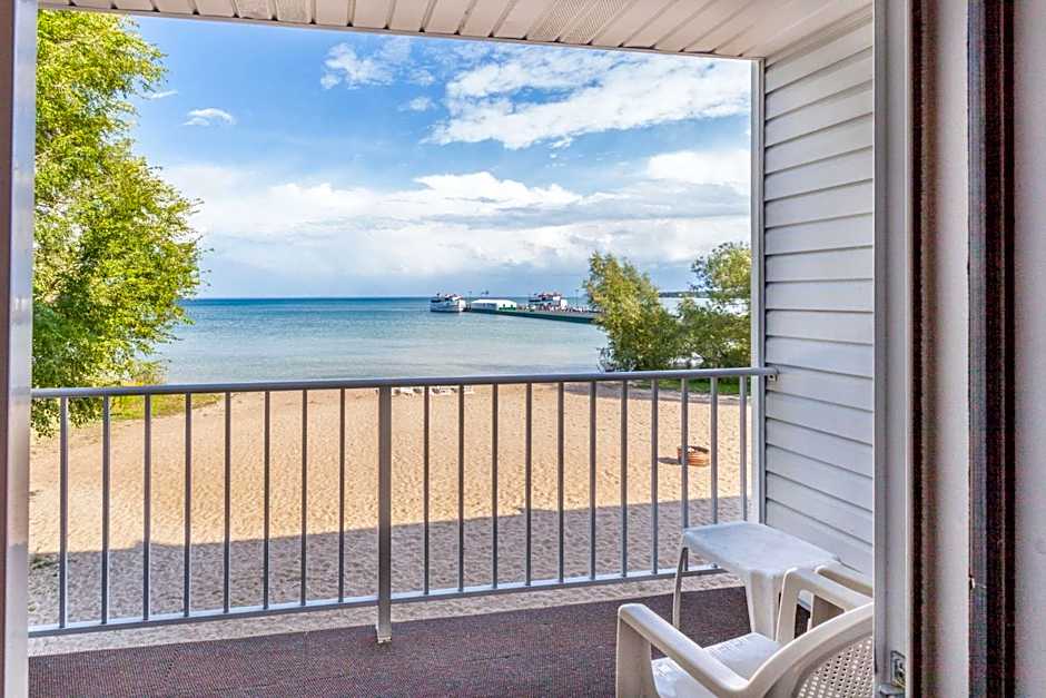 Ramada by Wyndham Mackinaw City Waterfront