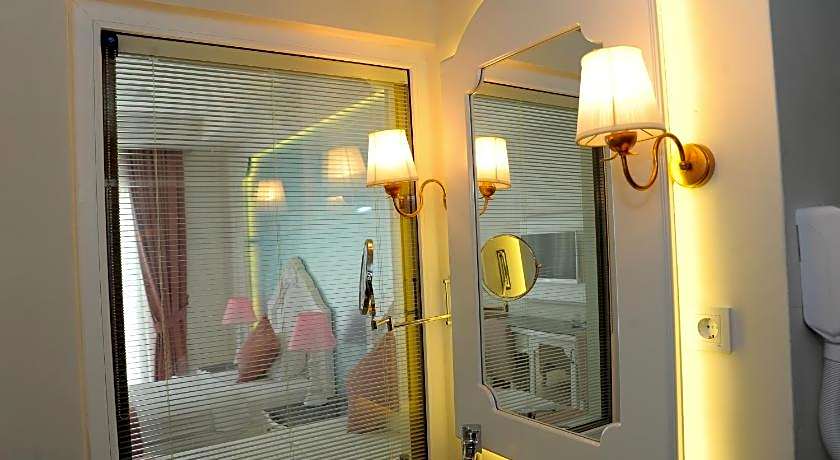 Montebello Deluxe Hotel