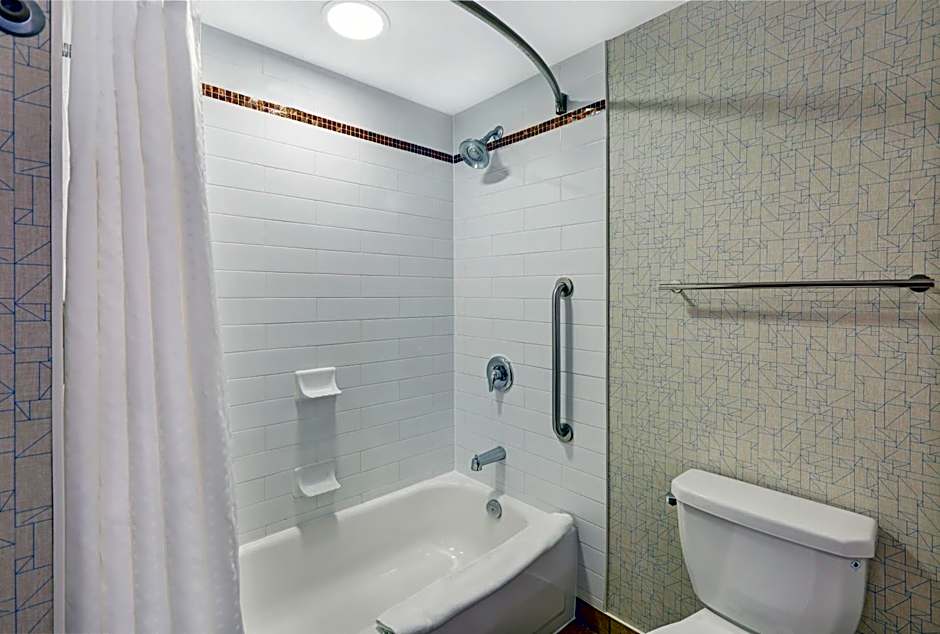 Holiday Inn Express Hotel & Suites - Woodstock By IHG