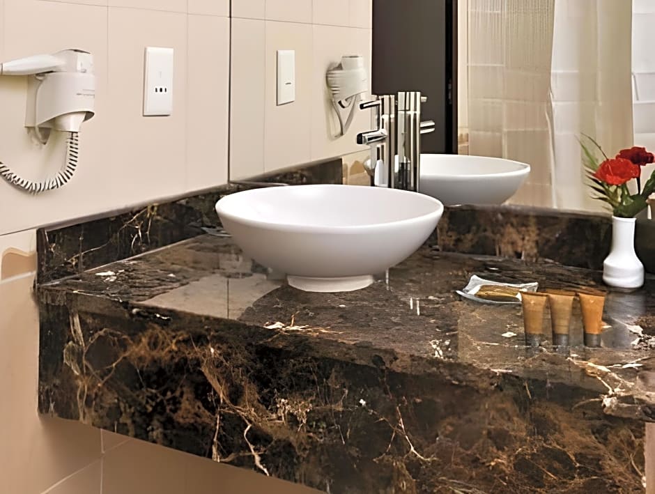 Landmark Riqqa Hotel