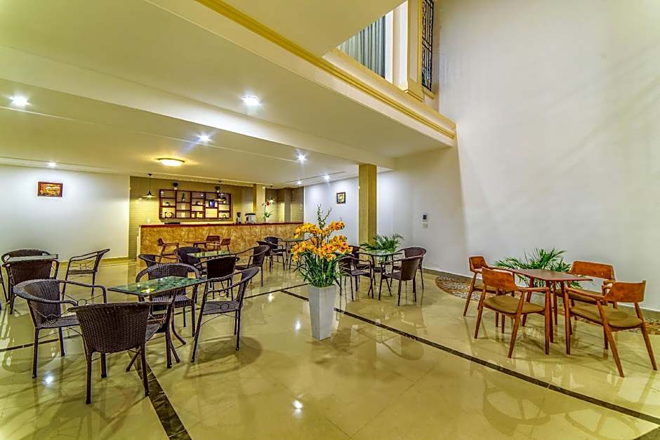 Le Centre Hotel