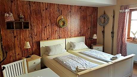 Doppelzimmer-Einfach-Eigenes Badezimmer-Gartenblick-Zimmer Nr. 4&6