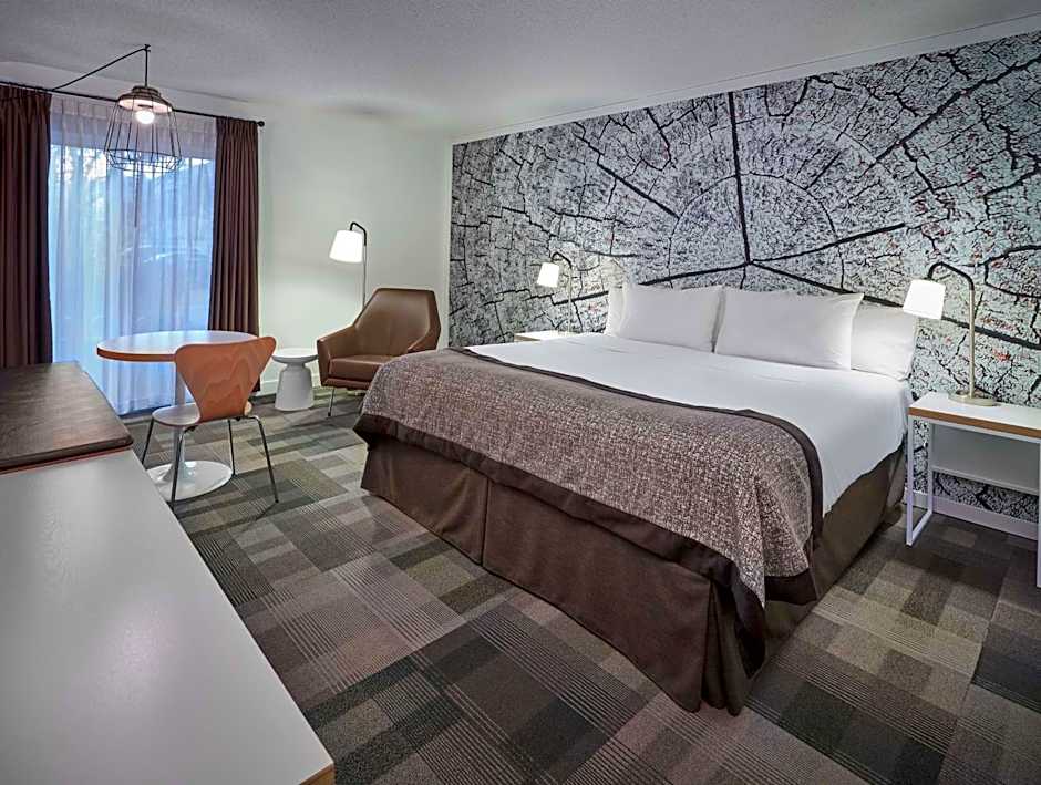 Coast Canmore Hotel & Conference Centre