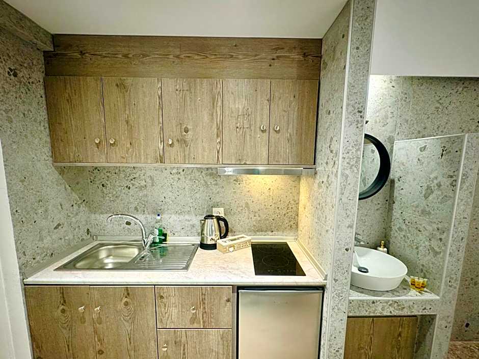 Peter's Place Studios & Suites