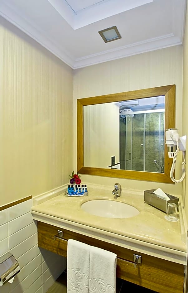 Tugcu Hotel Select