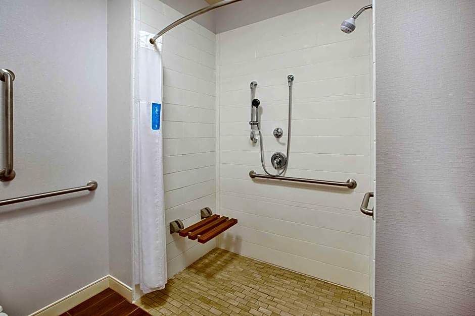 Hampton Inn By Hilton & Suites Oakwood Village-Cleveland