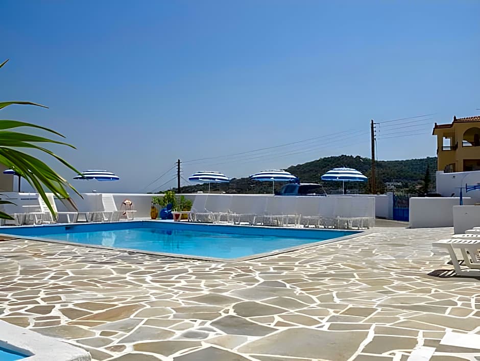 Blue Dolphin Studios and Apartment