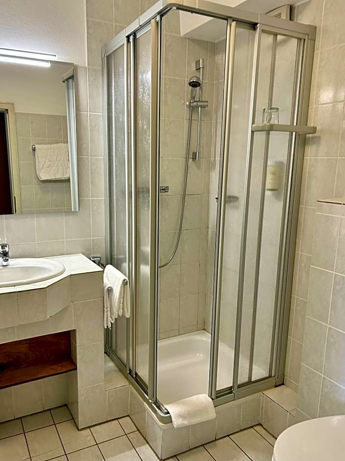 Photo 1 of 4 of Double Room