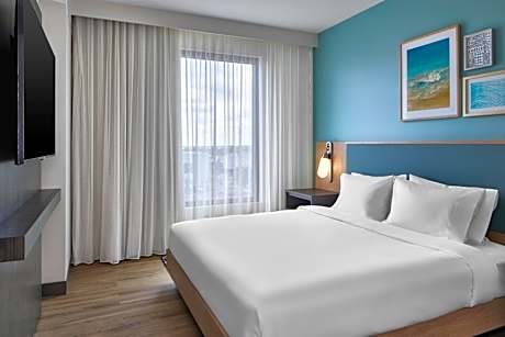 King Suite with Balcony - Gulf View