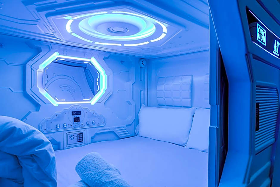 Art Seven Hostel Capsules