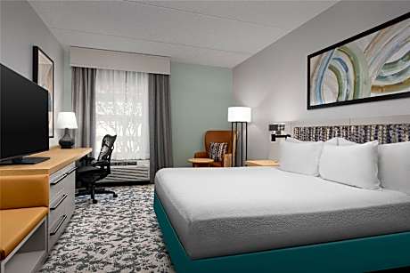 1 King Bed Accessible Roll In Shower Comp Wifi- Hdtv With Hidef Channels Refrigerator - Microwave -