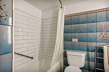 Queen Room with Two Queen Beds, Fireplace and Balcony - Non-Smoking