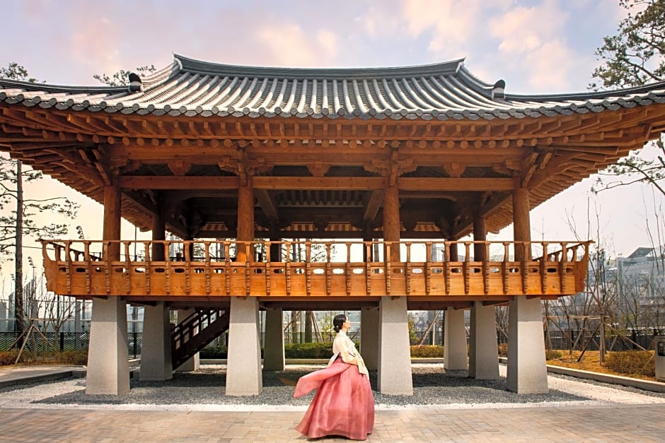 DoubleTree by Hilton Seoul Pangyo Residences